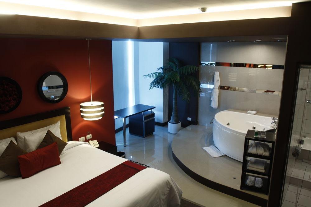 Hotel Ginebra Лима Екстериор снимка