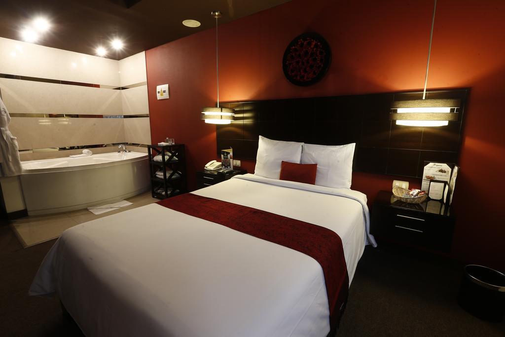 Hotel Ginebra Лима Екстериор снимка