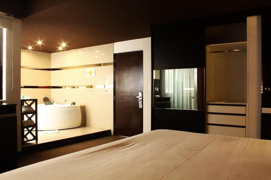 Hotel Ginebra Лима Екстериор снимка