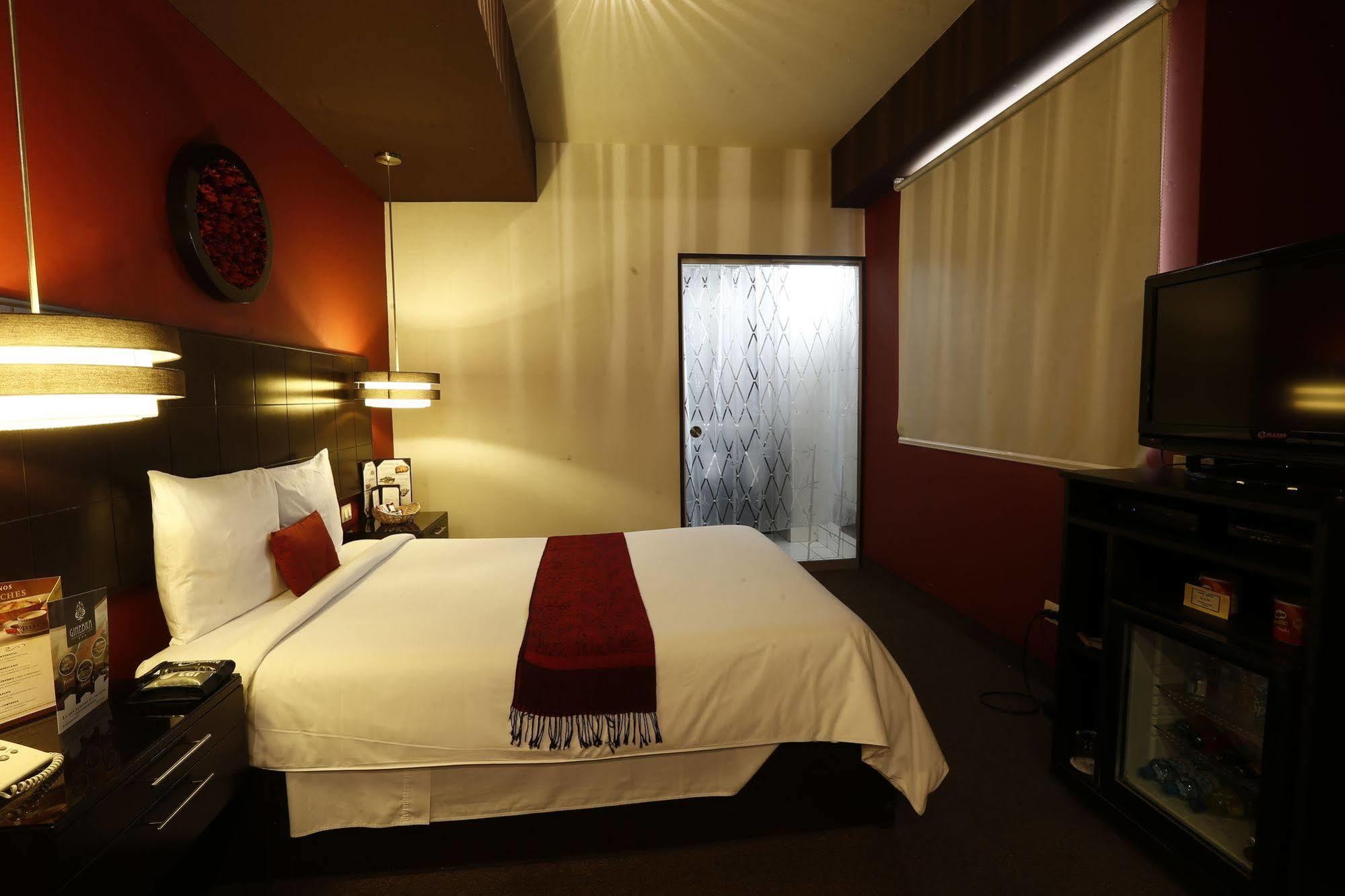 Hotel Ginebra Лима Екстериор снимка