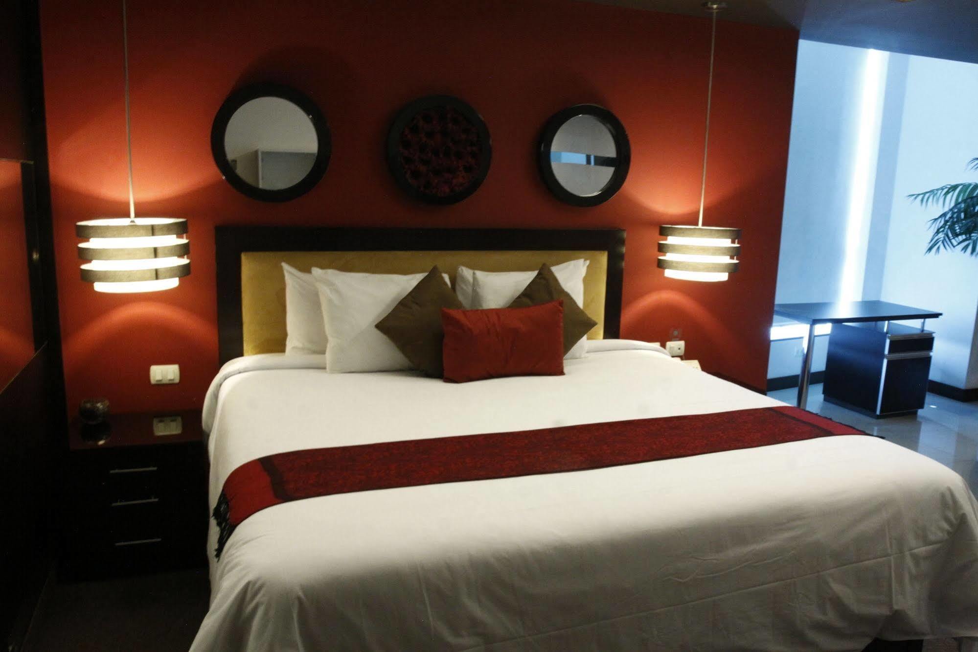 Hotel Ginebra Лима Екстериор снимка