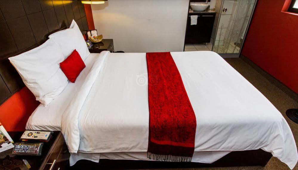 Hotel Ginebra Лима Екстериор снимка